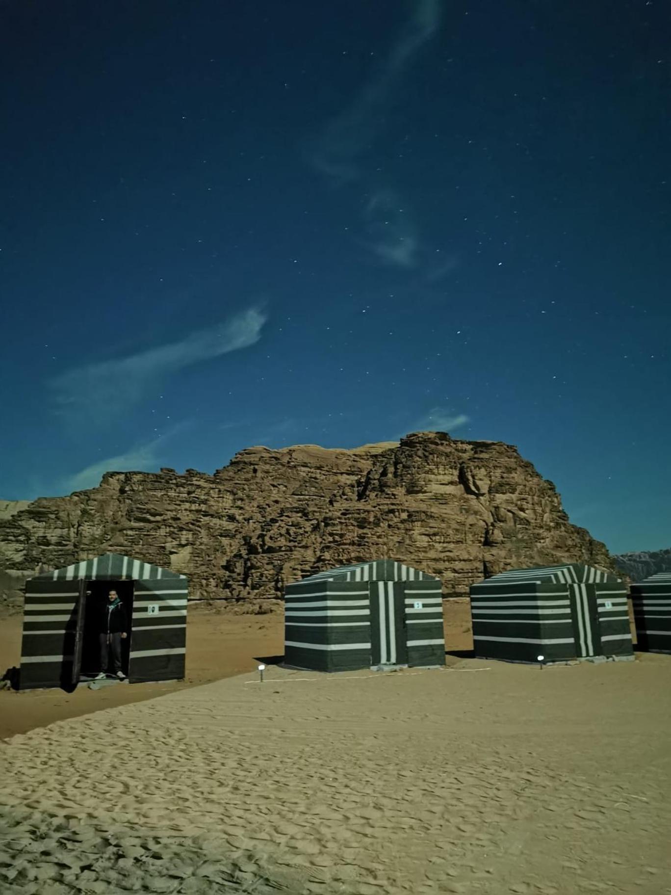 ワディ ・ラム Bedouin Memories Camp Bed & Breakfast エクステリア 写真