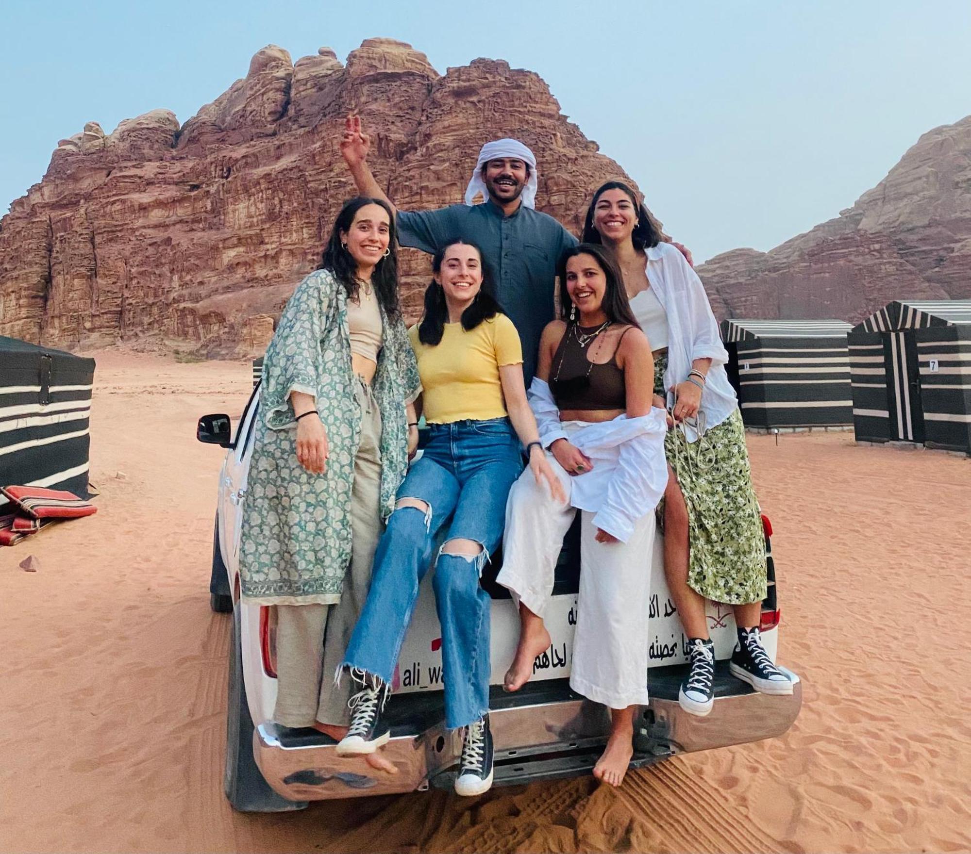 ワディ ・ラム Bedouin Memories Camp Bed & Breakfast エクステリア 写真